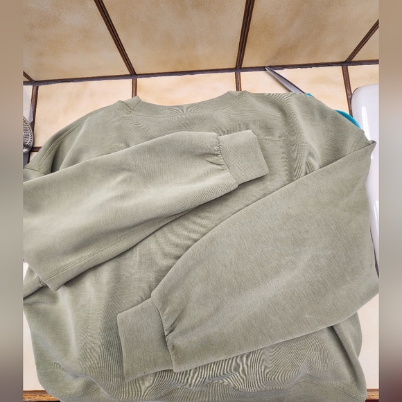 Lululemon Perfectly Oversized Cropped Crew *Softstreme, size 8 - Picture 5 of 7